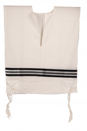 MEFOAR WOOL NO TZITZIS V Neck Two Hole Size 20