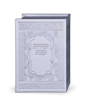 Stand with 10 Imitation Leather Zemirot Shabbat Silver-Ashkenaz